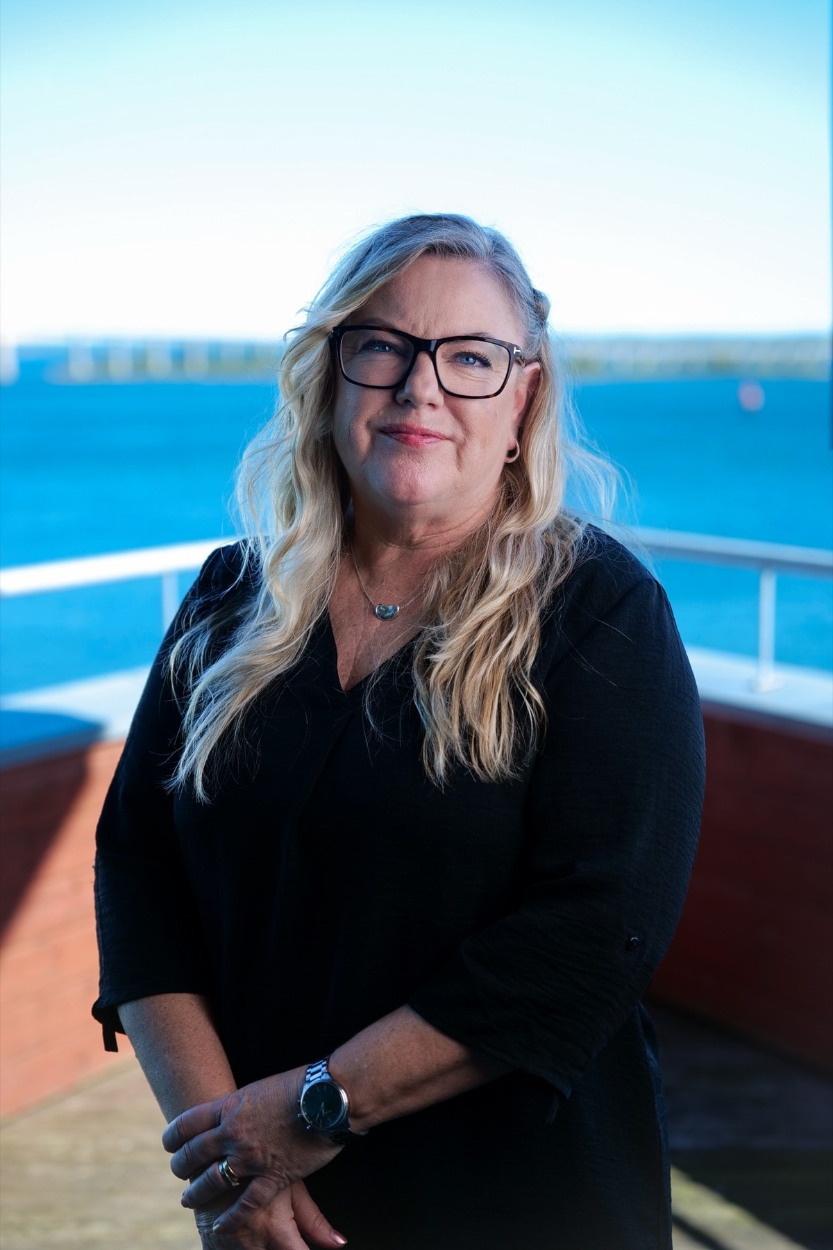 Catharina Strandman i svart kavaj
