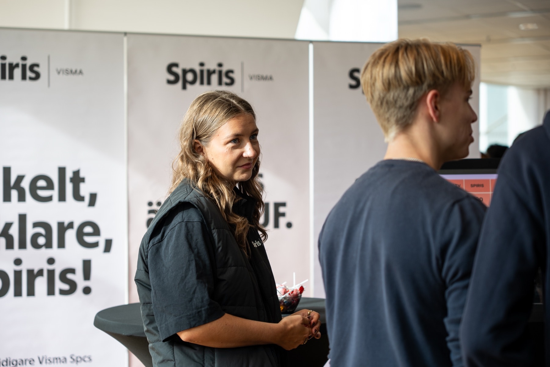 Samtal vid Spiris monter